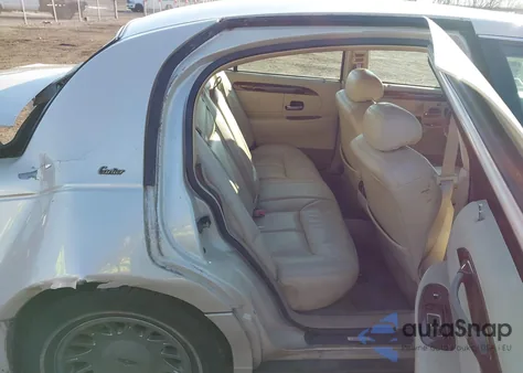 2001 Lincoln Town Car Cartier z USA, uszkodzony, nr VIN 1LNHM83W81Y706833